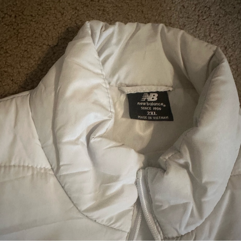 Women’s New Balance Vest NWOT - Picture 2 of 4